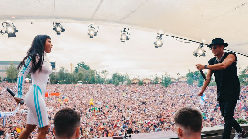 INNA a urcat pe scena de la Tomorrowland alături de Timmy Trumpet și a cântat în fața a 200 000 de oameni