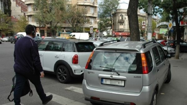 Codul Rutier 2022: Ce amendă primeşti pentru parcarea neregulamentară?