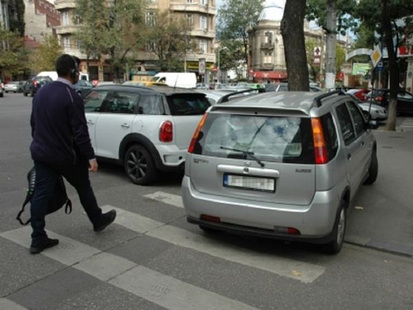 Codul Rutier 2022: Ce amendă primeşti pentru parcarea neregulamentară?