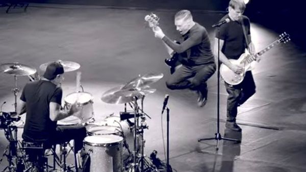 Bryan Adams a lansat piesa &bdquo;I Ain't Worth Shit Without You&rdquo;