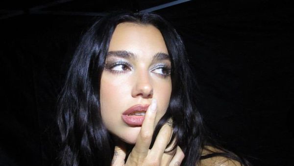 Dua Lipa este supusă testului celor 90 de secunde! Cum a răspuns vedeta curiozităților  în timp ce se afla în cel mai așteptat turneu al ei