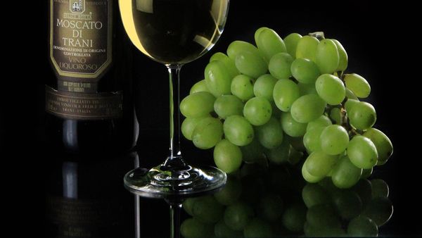 4 august 2022: Ziua Vinului Alb. Ce beneficii are şi cu ce tipuri de mâncare se serveşte?