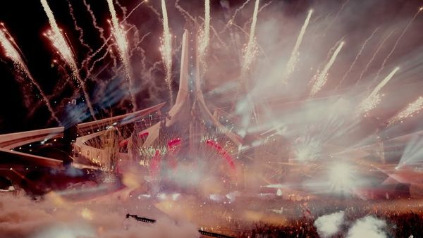 Martin Garrix și duo-ul Breathe Carolina au lansat videoclipul piesei „Something”