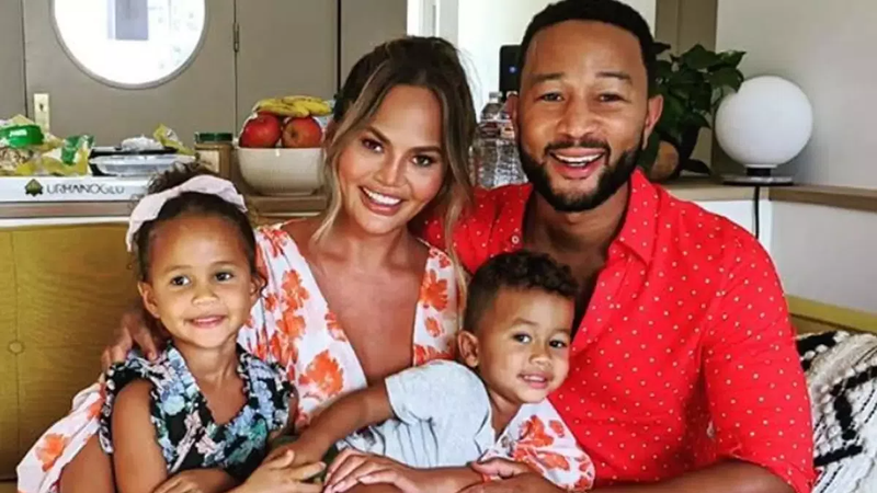 Chrissy Teigen și John Legend așteaptă al treilea copil. Modelul a făcut anunțul pe Instagram: &bdquo;Mă simt uimitor și plină de speranță&rdquo;