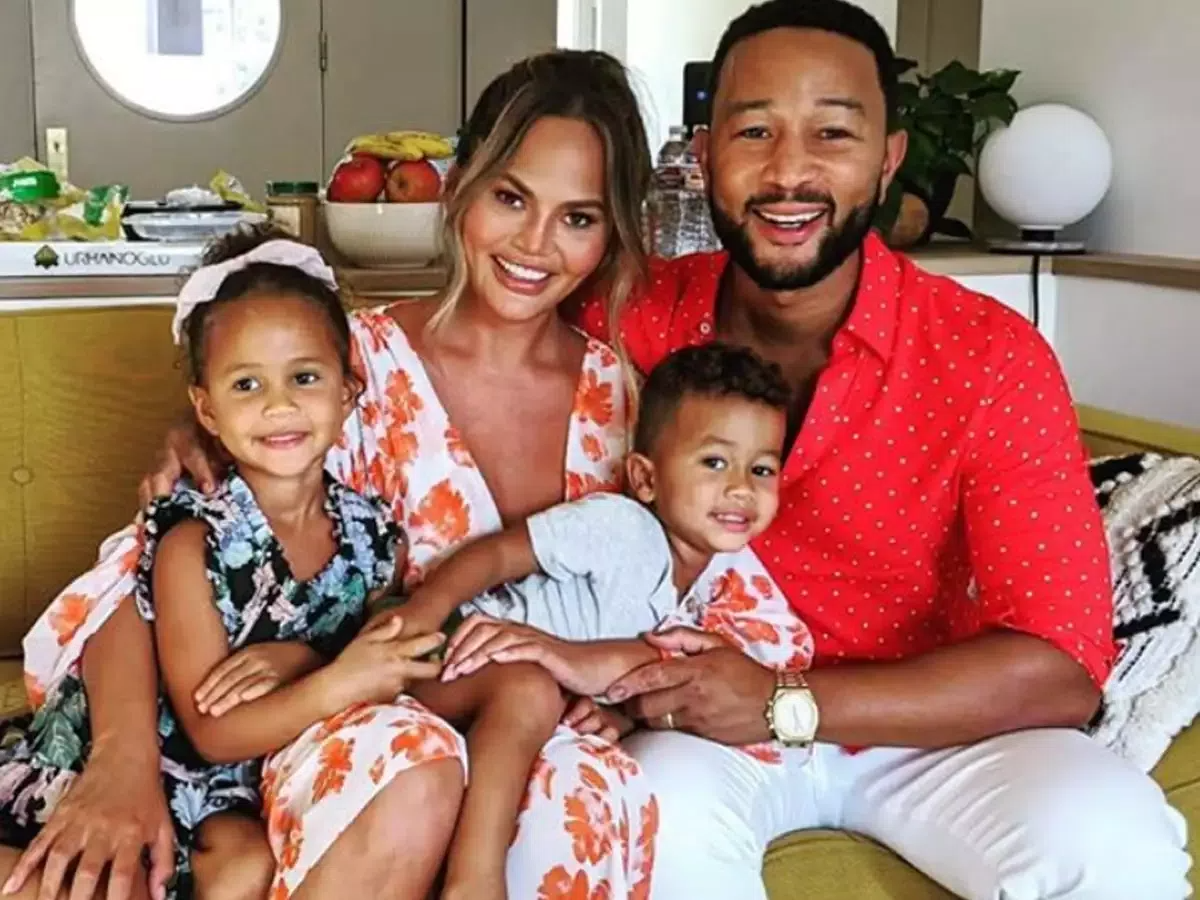 Chrissy Teigen și John Legend așteaptă al treilea copil. Modelul a făcut anunțul pe Instagram: „Mă simt uimitor și plină de speranță”