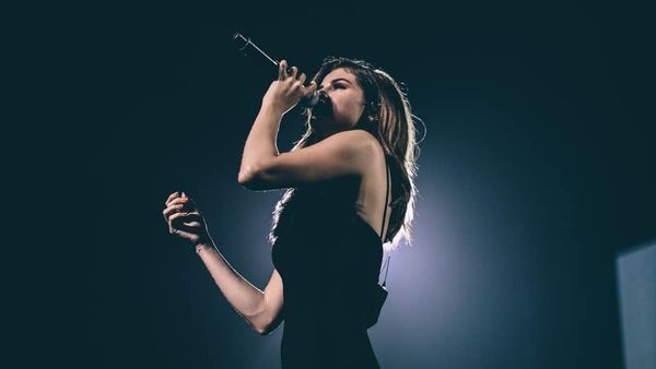 Selena Gomez se distrează în vacanță în Positano alături de un potențial iubit! Vezi cine este bărbatul misterios