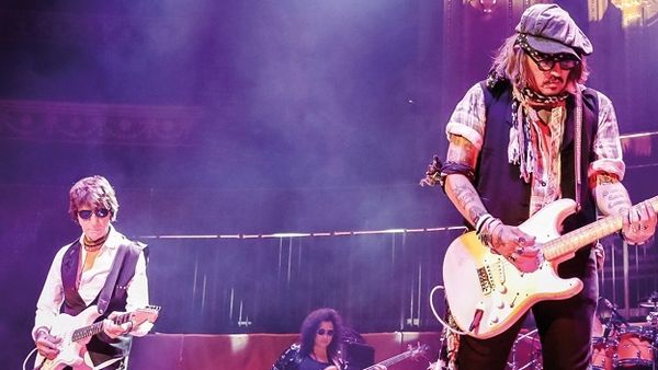 Johnny Depp şi Jeff Beck sunt acuzați că au plagiat melodia „Sad Motherfuckinn' Parade”