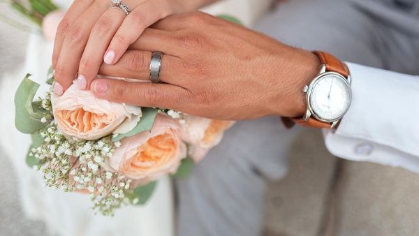 Bancul zilei de luni, 8 august 2022: „Vii la mine la nuntă?” Ce răspuns a primit tânărul