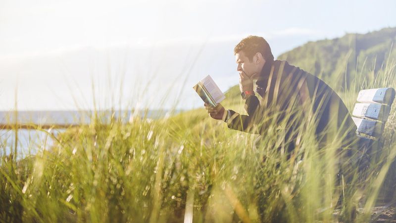 9 august 2022: Ziua Internațională a Iubitorilor de Cărți. 10 romane pe care trebuie să le citești măcar o dată în viață