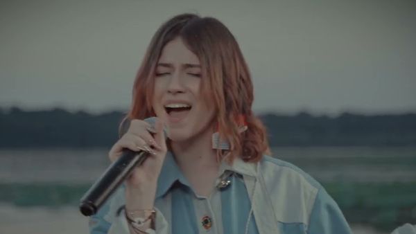 Roxen a lansat o variantă live a piesei "NONO BAD”