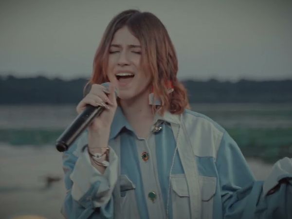 Roxen a lansat o variantă live a piesei "NONO BAD&rdquo;