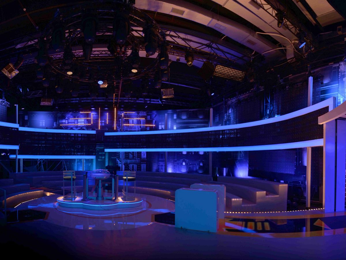 Primele imagini din platoul “Tu urmezi!”, game show-ul ce va fi prezentat de Dan Negru,  în curând, la Kanal D!