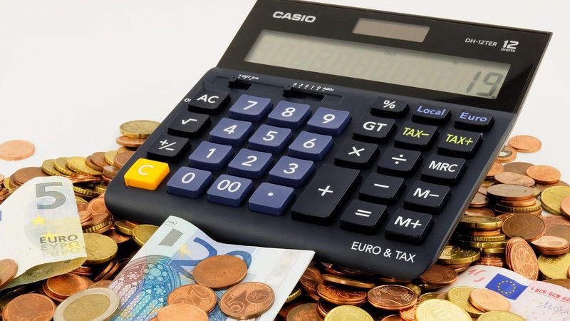 Salarii bugetari: Ce angajați vor primi mai mulți bani din august 2022?