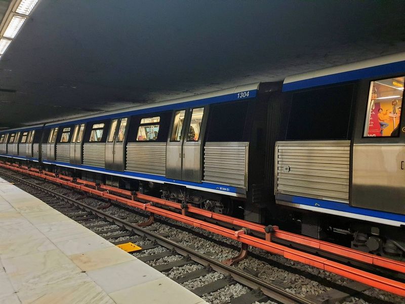  Metrorex anunţă că va introduce 6 trenuri în circulaţie