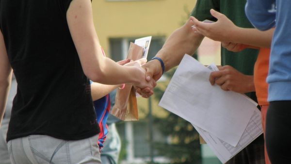 Model de contract vânzare-cumpărare auto. Ce date trebuie să conțină?