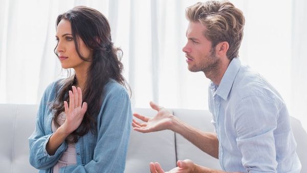 Bancul zilei de miercuri, 17 august 2022: Testul pe care un soț gelos îl face în fiecare zi soției sale