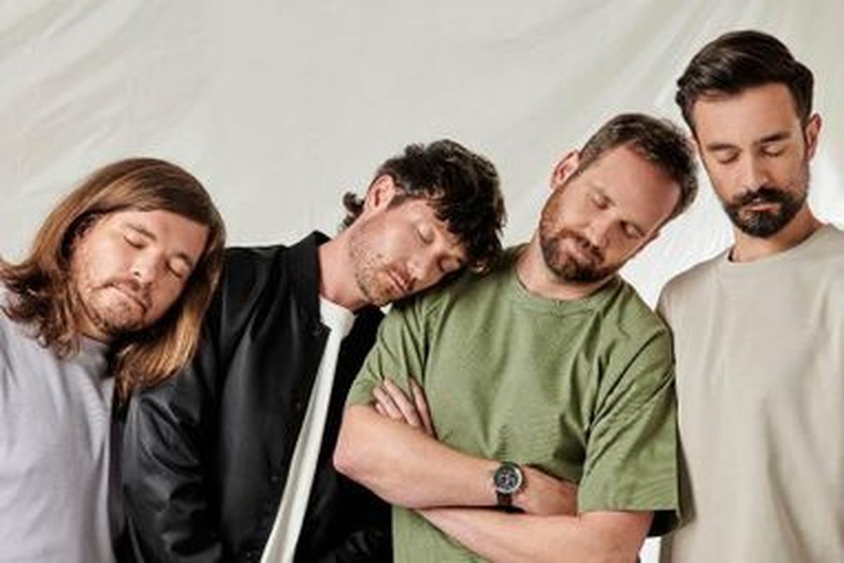 Bastille a lansat videoclipul piesei „Revolution”