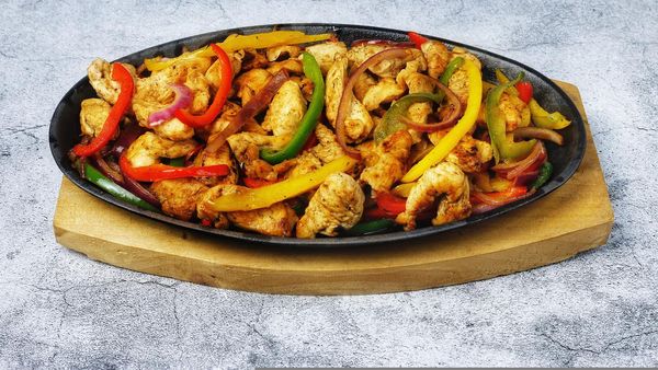 18 august 2022: Ziua Fajitas. Iată cum se prepară rețeta originală din Mexic, cu pui și legume!