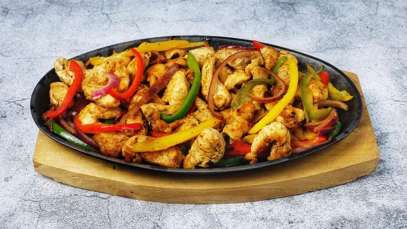 18 august 2022: Ziua Fajitas. Iată cum se prepară rețeta originală din Mexic, cu pui și legume!