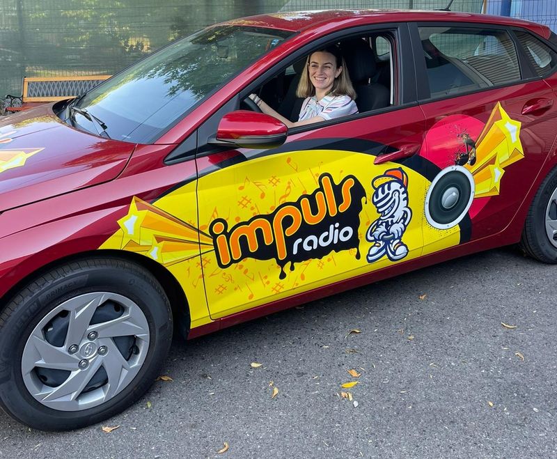 Câștigătoarea concursului “Premi-vara cutreieră țara”, organizat de Radio Impuls, a intrat în posesia premiului: un autoturism nou nouț!