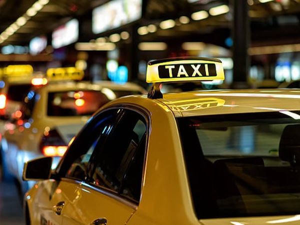 Bancul zilei de miercuri, 24 august 2022: &Icirc;ntr-un taxi se urcă o călugăriță elegantă şi frumoasă: &bdquo;Mi-e ruşine să vă spun&rdquo;
