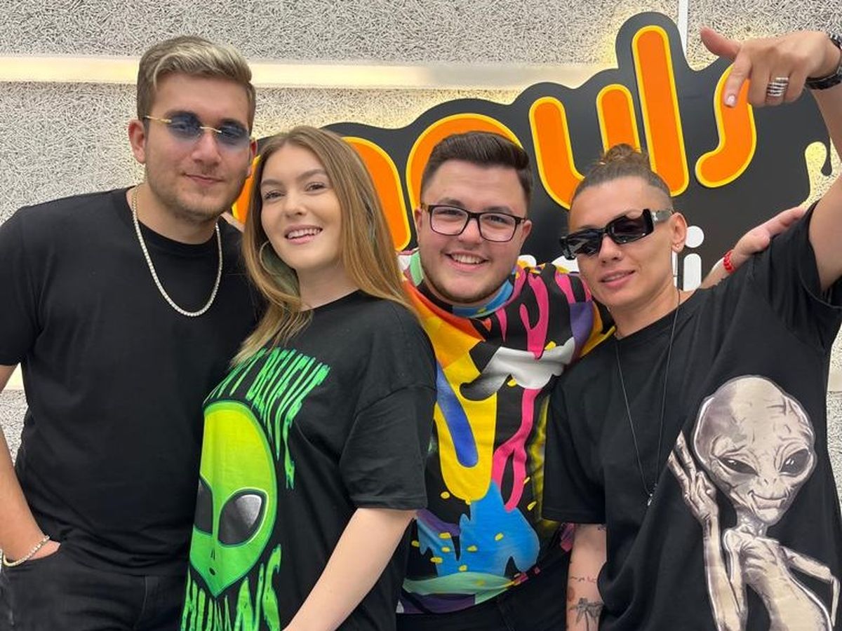 AlbWho, Serena și Just A Gemini, supriză pentru Mihai Hînda! Au dat buzna în studio-ul Radio Impuls