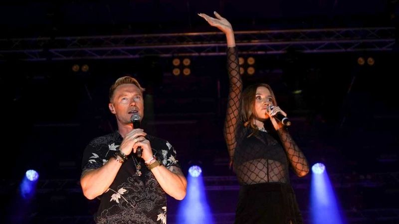 Ronan Keating și Ioana Ignat, moment emoționant pe scena festivalului We Love Music! Cei doi artiști au c&acirc;ntat piesa "If Tomorrow Never Comes"