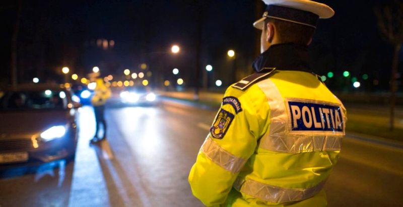 O polițistă vitezomană sub acoperire i-a ”întins” o capcană unui coleg de la Rutieră