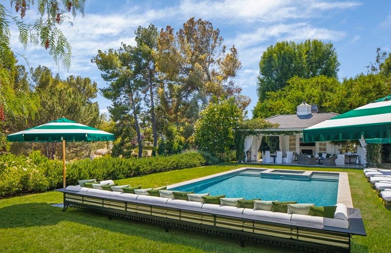 Kim Kardashian și Sylvester Stallone, trași la răspundere pentru că nu respectă restricțiile de apă din California