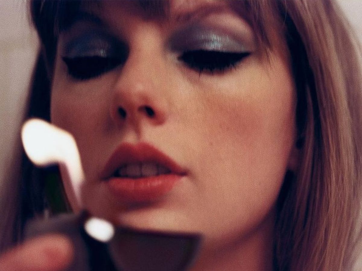 Taylor Swift lansează "Midnights"