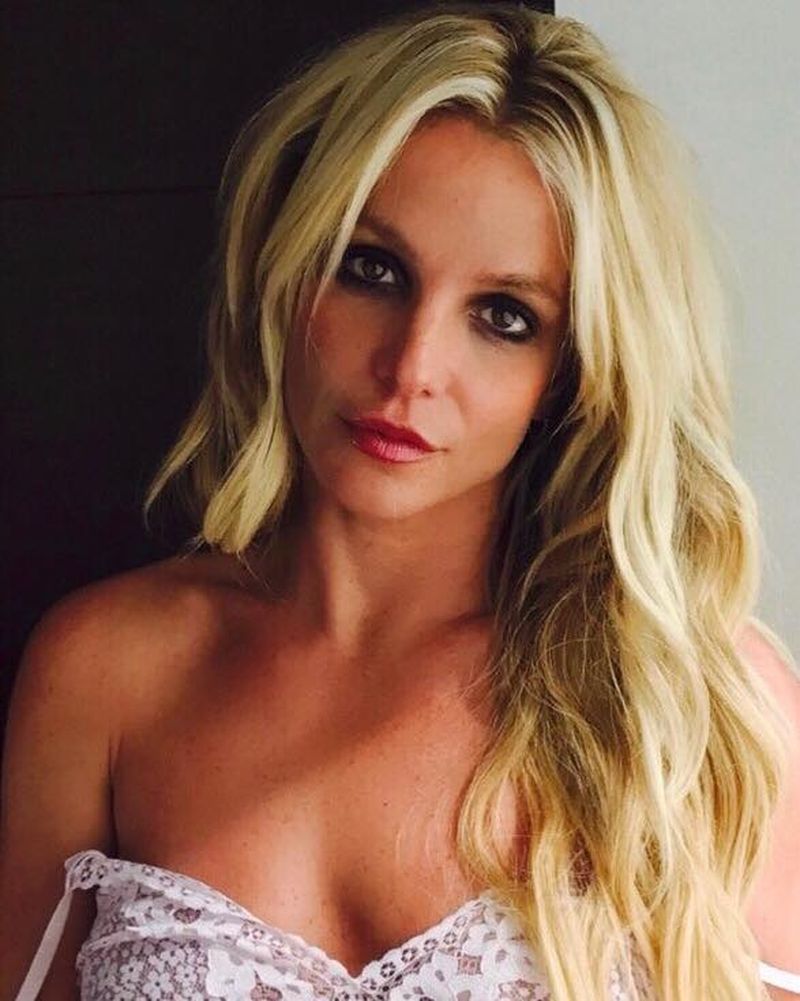 Britney Spears denunţă cei 13 ani de tutelă exercitaţi de familia sa.