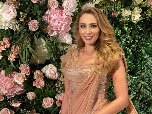 VIDEO: Iulia V&acirc;ntur, apariție inedită &icirc;n rochie de mireasă! Fanii au fost fermecați de frumusețea vedetei: &bdquo;Arăți magnific&rdquo;