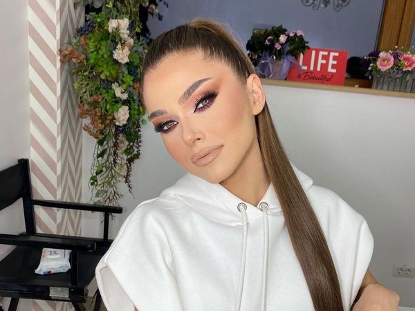 Cum &icirc;și descrie Theo Rose părinții?! Artista a st&acirc;rnit amuzamentul internauților: &bdquo;Nu contează că e Rom&acirc;nia de față&rdquo;