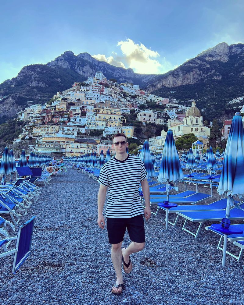  Cine l-a susținut necondiționat pe Denis Roabeș