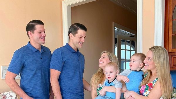 Surori gemene, căsătorite cu gemeni identici. Este surprinzător ce s-a aflat despre cei doi fii ai lor: „Situația este destul de ciudată”