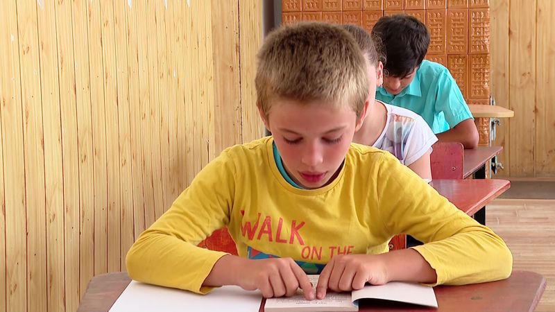 În Andreiașu de Jos, zeci de copii învață in conditii greu de imaginat  