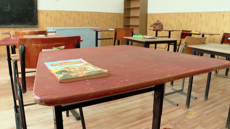 În Andreiașu de Jos, zeci de copii învață in conditii greu de imaginat  
