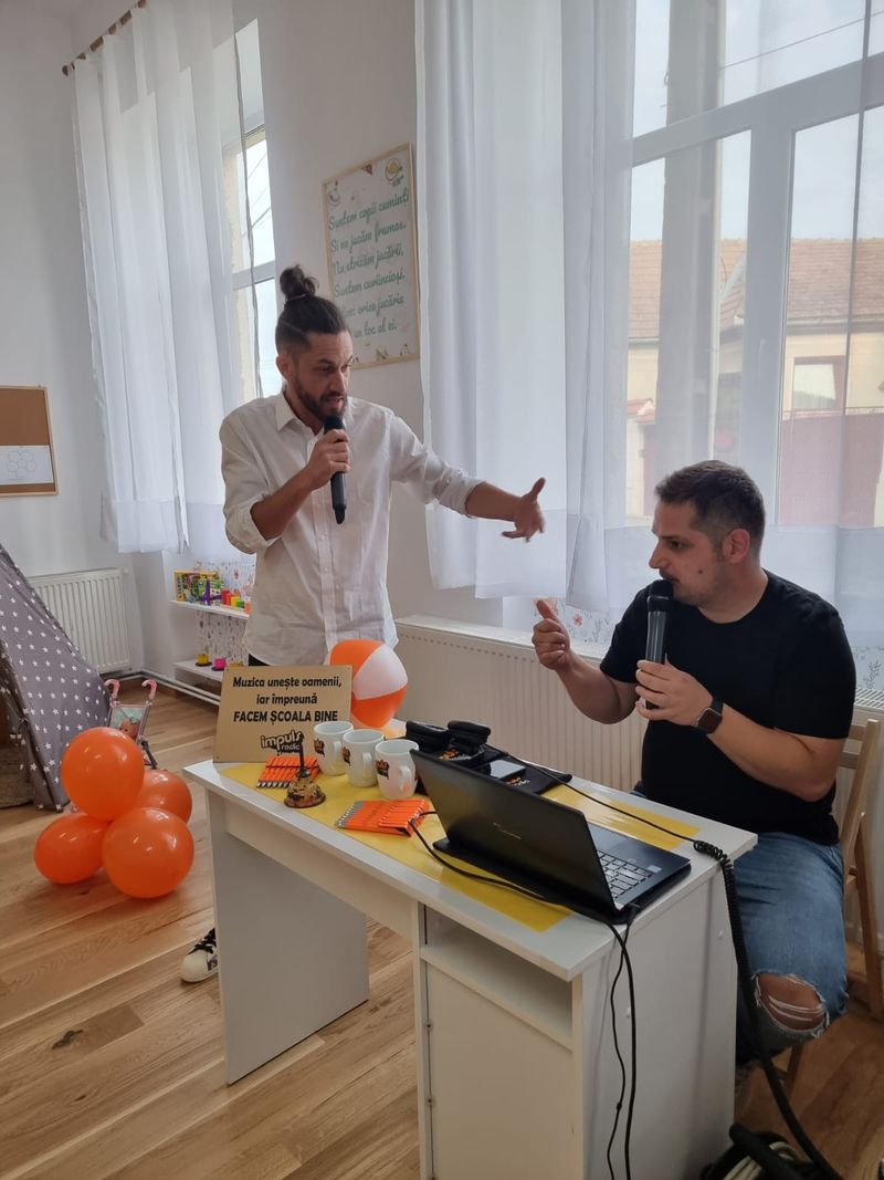 Matinalii Mishu și Cosmin, live din curtea școlii în noul sezon Dimineața Nebună 