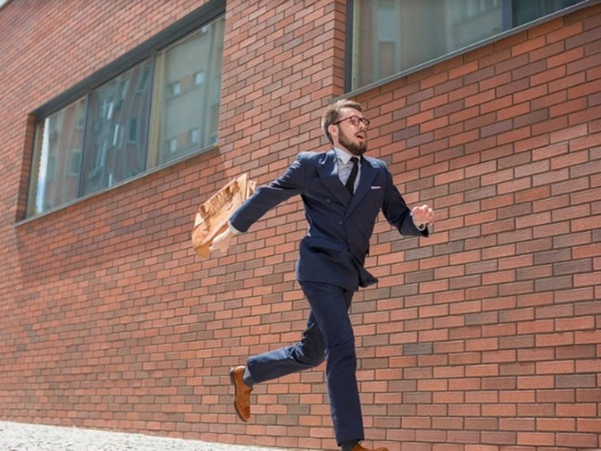 Bancul zilei de marți, 6 septembrie 2022: Un bărbat  întârzia mereu la serviciu