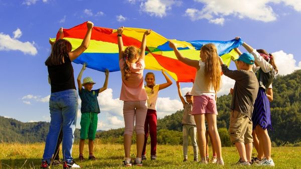 5 activități extrașcolare care &icirc;l pregătesc pe copilul tău pentru un viitor mai bun