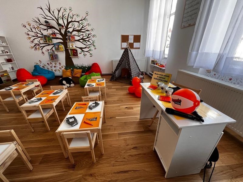 Matinalii Radio Impuls, în mijlocul copiilor din Săcădate, în prima zi de şcoală