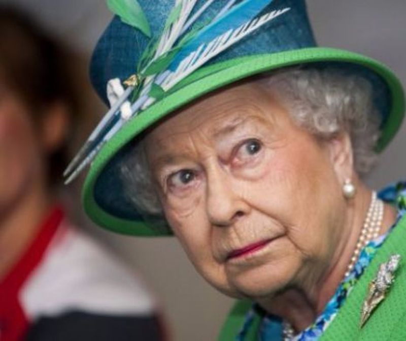 Regina Angliei a murit