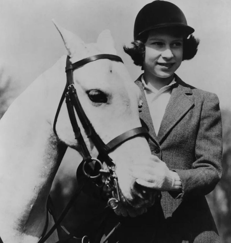 Imagini memorabile din viața celui mai longeviv monarh britanic