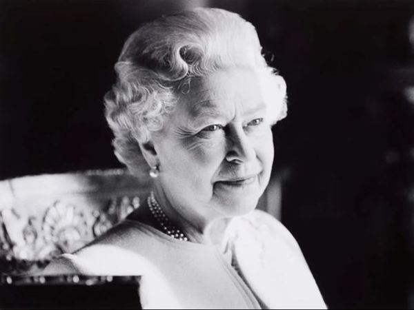 Vedetele din Marea Britanie, val de reacții și mesaje după moartea Reginei Elisabeta a II-a: &bdquo;Loialitatea și serviciul ei de neclintit&rdquo;