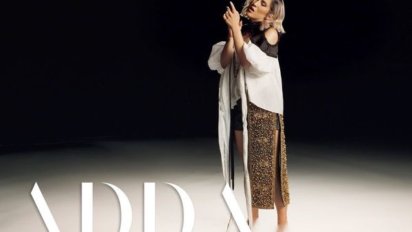 Adda a lansat o variantă acustică a piesei "Sus În Vârful Nucului"