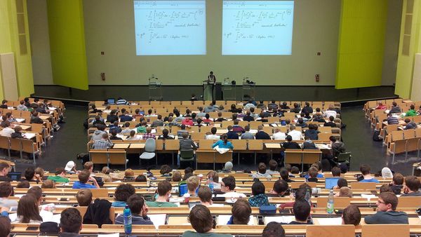 Când încep facultățile în anul universitar 2022-2023?