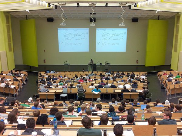 C&acirc;nd &icirc;ncep facultățile &icirc;n anul universitar 2022-2023?
