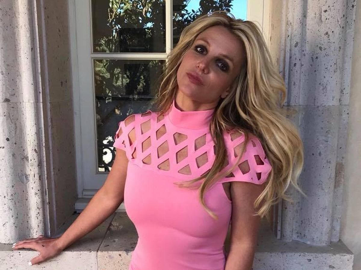 Britney Speras a pozat goală