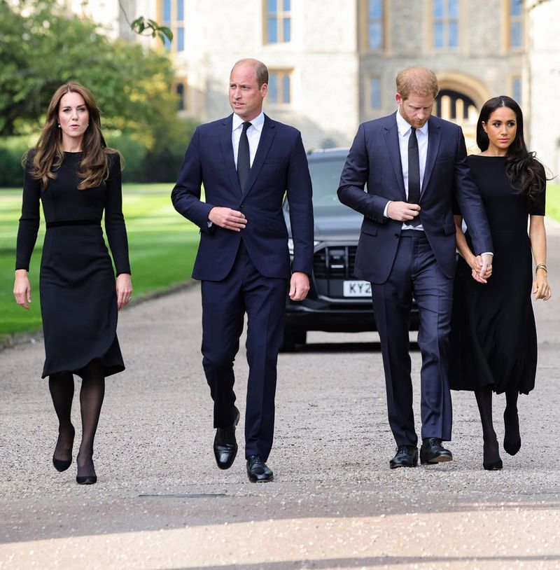 Prințul William și Kate Middleton nu se țin niciodată de mână în public. Ce spun specialiștii în limbajul trupului despre acest gest?