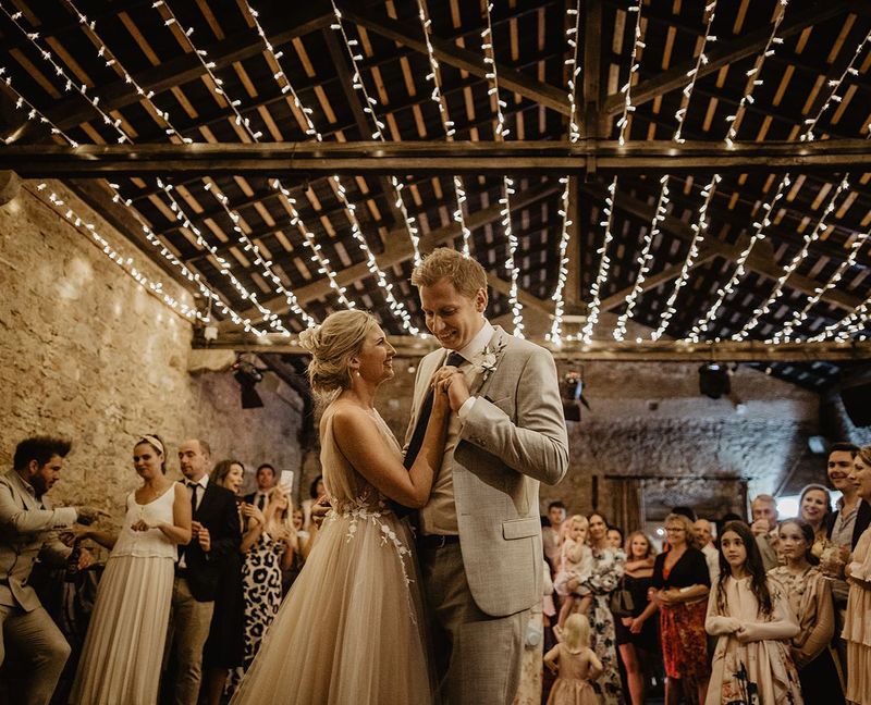 Cele mai frumoase melodii pentru dansul mirilor